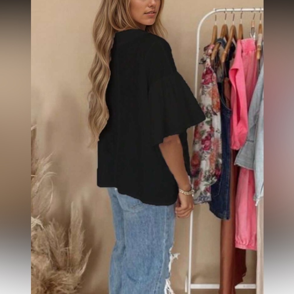Curvy Girl Black Ruffle Sleeve Top 🆕 - Picture 3 of 5